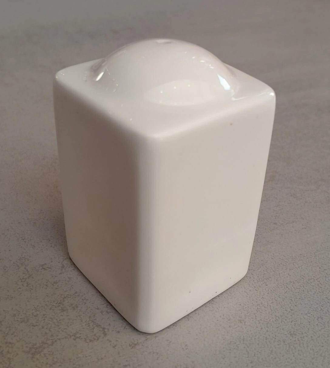 PIMENTERO DE CERAMICA BLANCO CUADRADO 7 X 4 CM