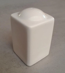 PIMENTERO DE CERAMICA BLANCO CUADRADO 7 X 4 CM