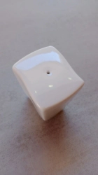 PIMENTERO DE CERAMICA BLANCO ONDULADO 5 X 6 CM