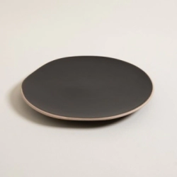 PLATO PLAYO 27 CM MONASTIR NEGRO CON BORDE NATURAL