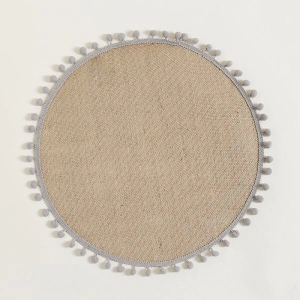 INDIVIDUAL KRABI BORDE POMPON GRIS