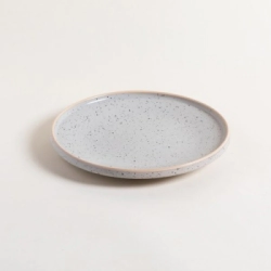 PLATO PLAYO 26 CM TOZEUR DOTS GRIS GRANITO CON BORDE NATURAL