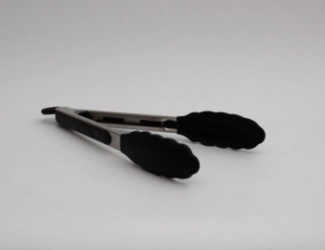 PINZA DE SILICONA 23 CM NEGRA