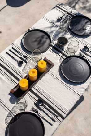 MANTEL TUSOR ESTAMPADO RAYAS 1,4 X 2,5 MTS NEGRO