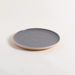 PLATO PLAYO 27 CM KORBA GRIS OSCURO BRILLANTE CON BASE NATURAL
