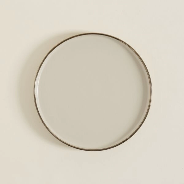 PLATO PLAYO 27 CM SINGAPUR BEIGE CON BORDE PELTRE CERAMICA