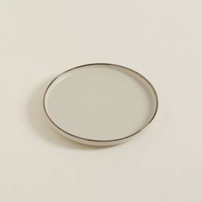 PLATO PLAYO 27 CM SINGAPUR BEIGE CON BORDE PELTRE CERAMICA
