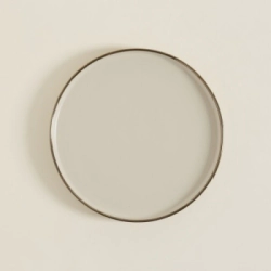 PLATO PLAYO 27 CM SINGAPUR BEIGE CON BORDE PELTRE CERAMICA