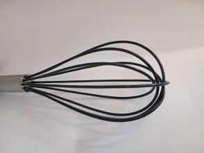 BATIDOR DE SILICONA 30 CM NEGRO CAROL