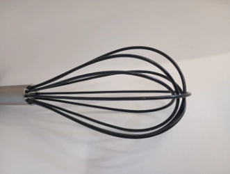 BATIDOR DE SILICONA 30 CM NEGRO CAROL