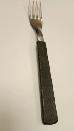 TENEDOR DE MESA MANGO PLASTICO TEXTURADO NEGRO CAROL