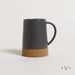 JARRO MUG 310 ML NET GRIS CON BASE DE CORCHO CERAMICA