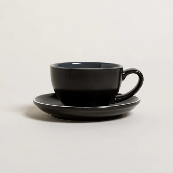 TAZA DESAYUNO 280 ML CON PLATO BARISTA NEGRA INTERIOR GRIS