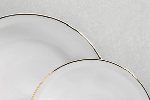 PLATO PLAYO 21 CM ALA ANGOSTA FILETE ORO LINEA 499 TSUJI